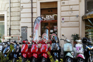 Prenotazioni-scooter-vespa-bici-a-roma-booking-reservation-scooter-vespa-rome
